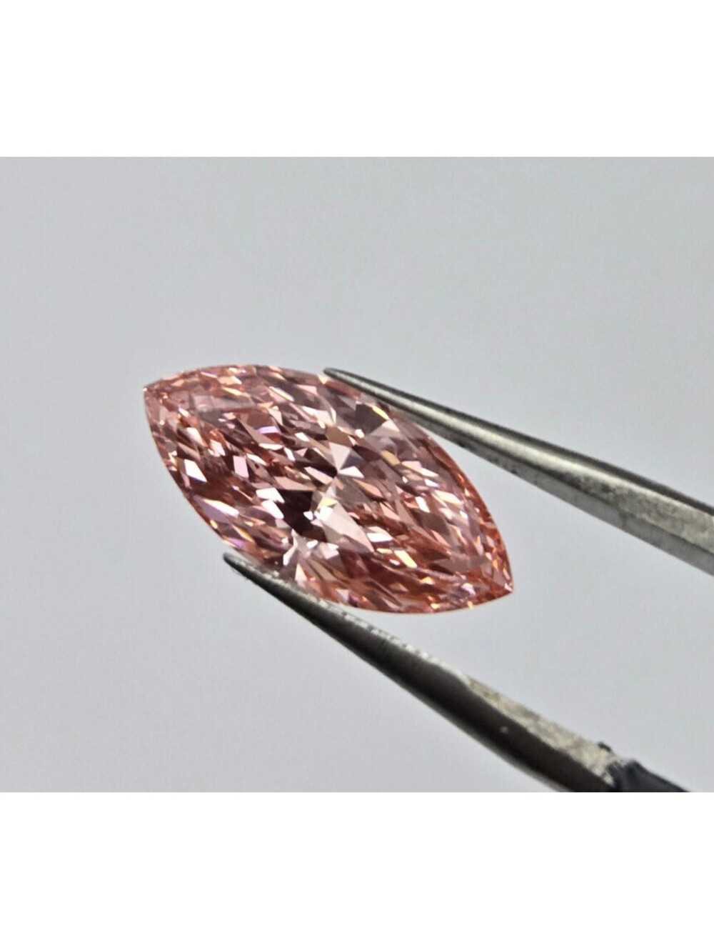 IGI 1.69CT Fancy Vivid Pink VVS2 Lab Diamond Marquise Cut, USA IGI Certified